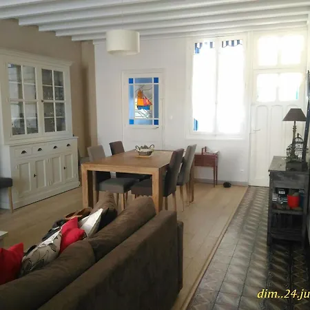 Сasa de vacaciones Maison Rénovée Près De La Avec Jardinet Et Wifi - Fr-1-485-4 *