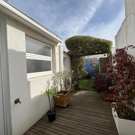 Maison Rénovée Près De La Avec Jardinet Et Wifi - Fr-1-485-4 Les Sables-dʼOlonne