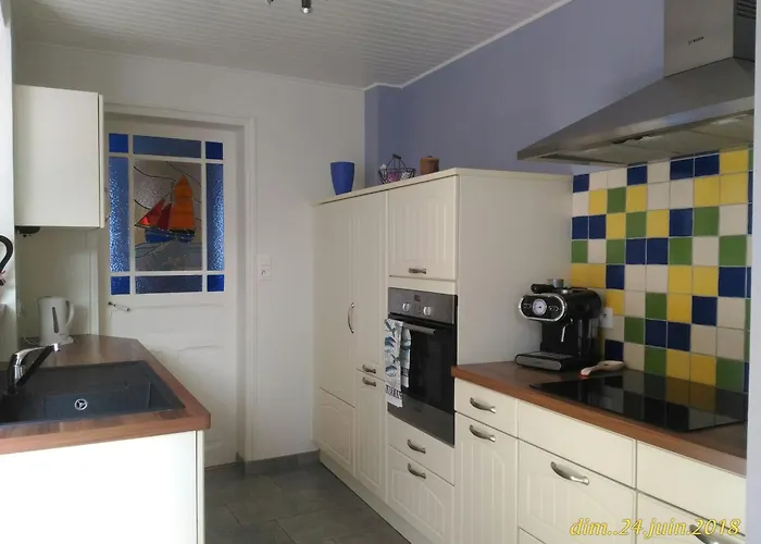 Сasa de vacaciones Maison Rénovée Près De La Avec Jardinet Et Wifi - Fr-1-485-4