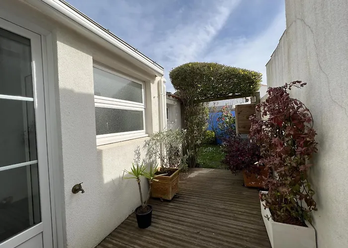 Maison Rénovée Près De La Avec Jardinet Et Wifi - Fr-1-485-4 Les Sables-dʼOlonne